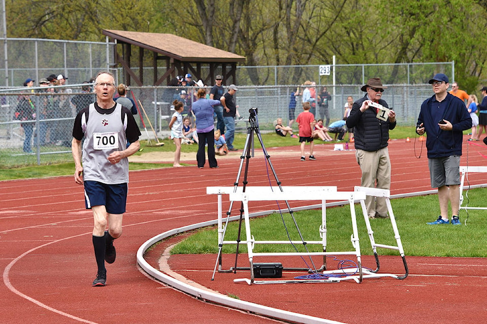 16814045_web1_SUB-TrackandField2