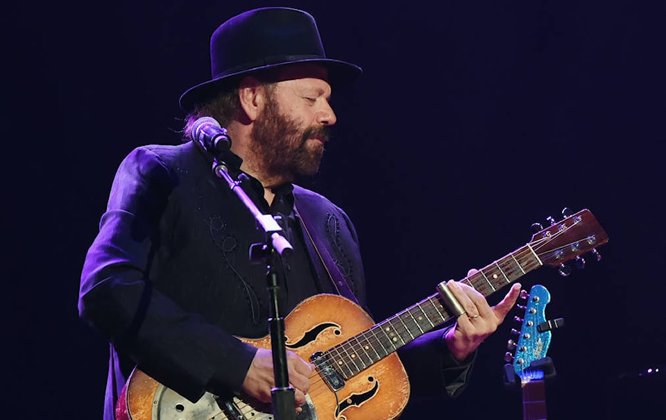 19175380_web1_ColinLinden