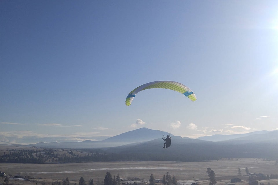 19912632_web1_paraglideweb1