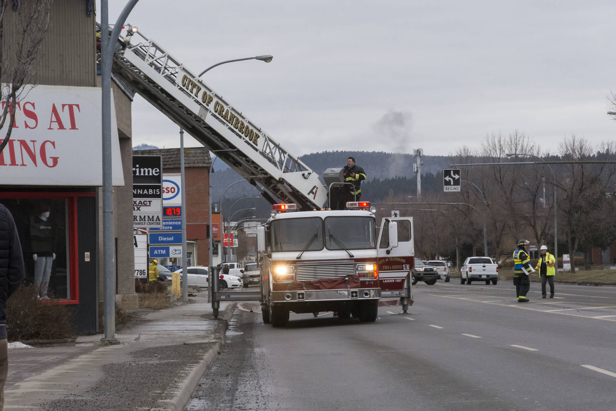 23598485_web1_122015-CDT-cranbrook-hotel-fire-4_1