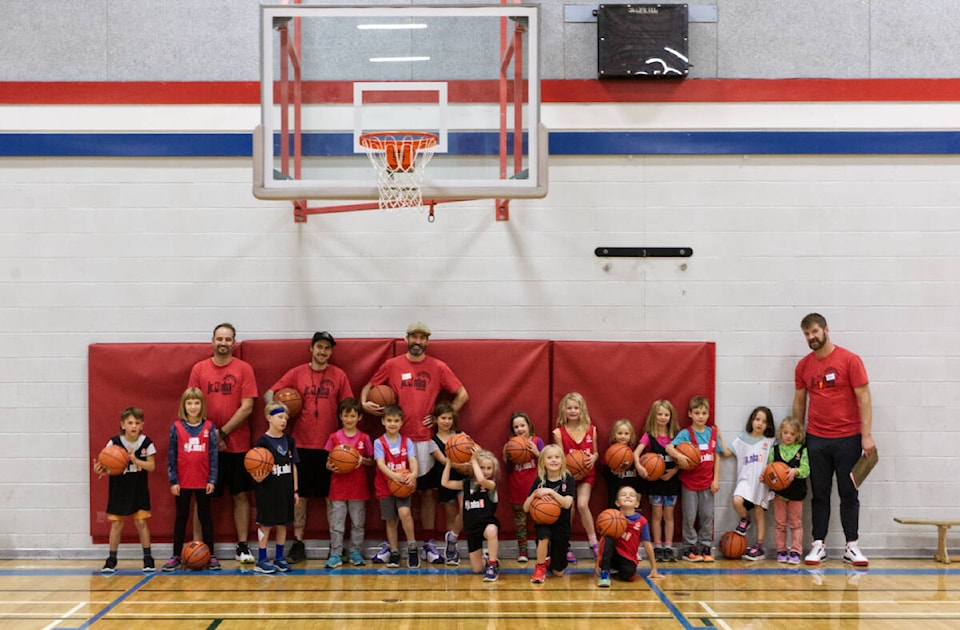 30823186_web1_221101-KDB-YouthBasketball-basketball_1