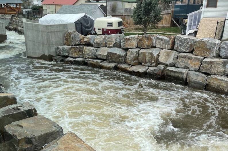 32662530_web1_230516-KDB-creekwarning-K_1