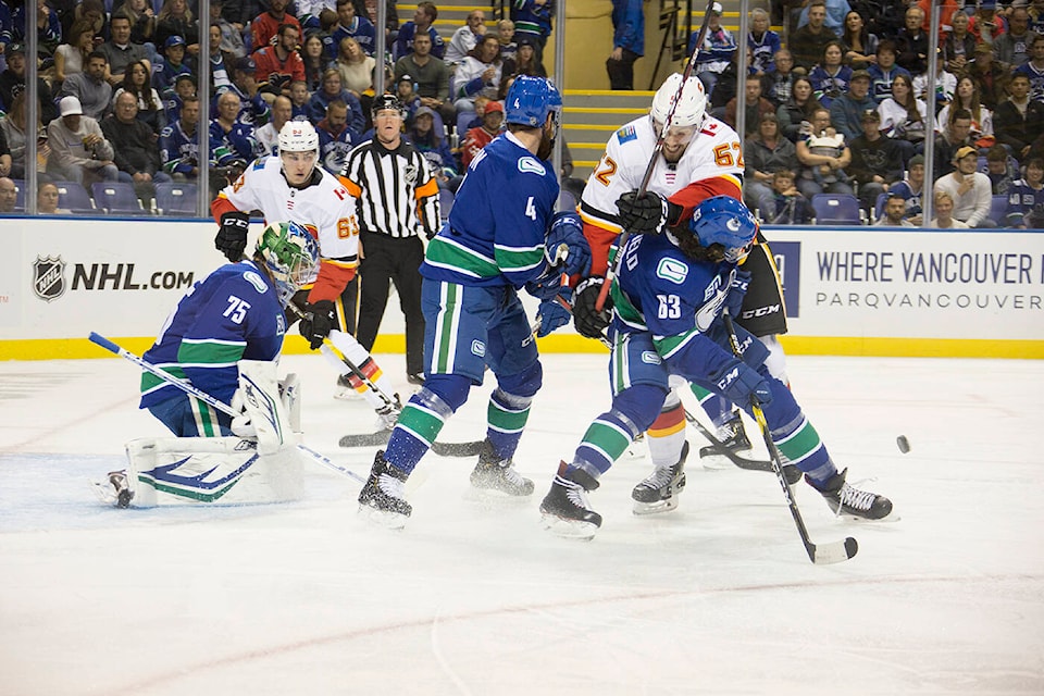 32693812_web1_VNE-Canucks7