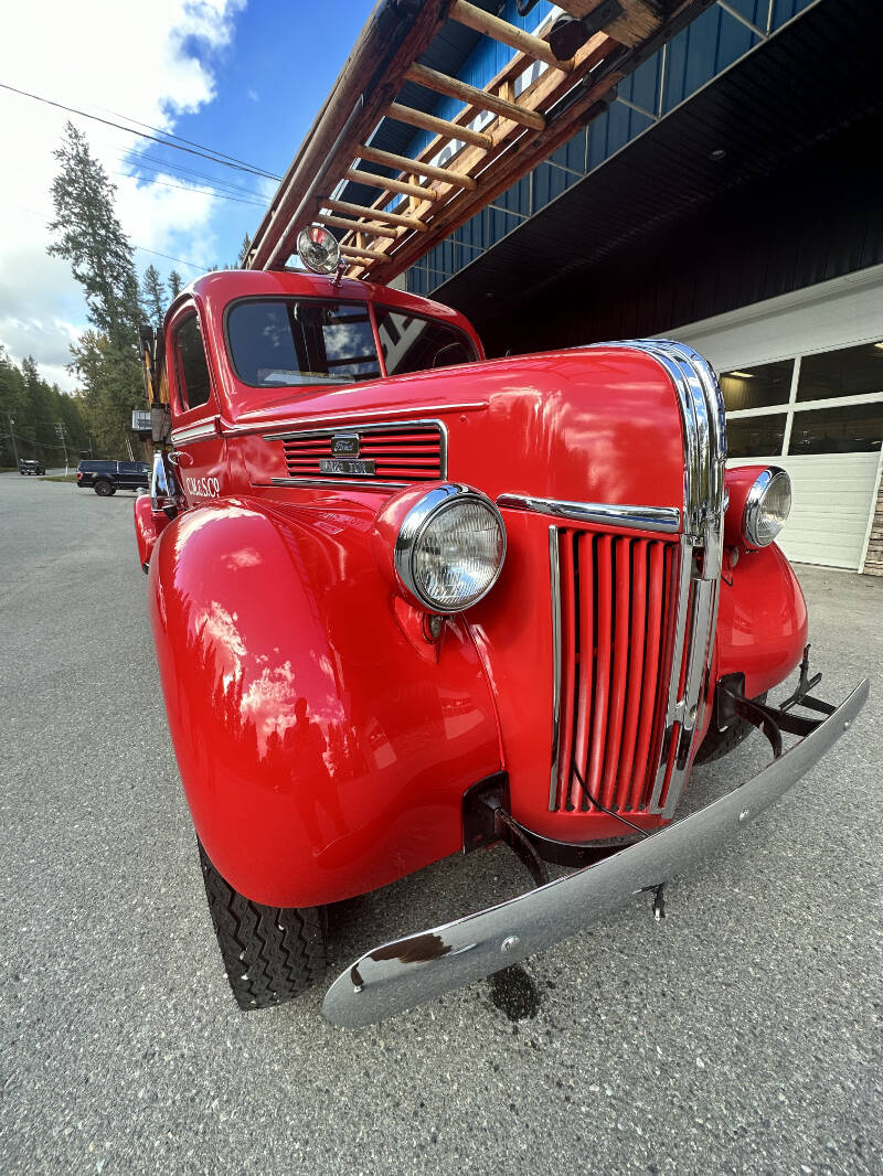 34059494_web1_231003-KDB-VintageFireTruck-Firetrucks_11