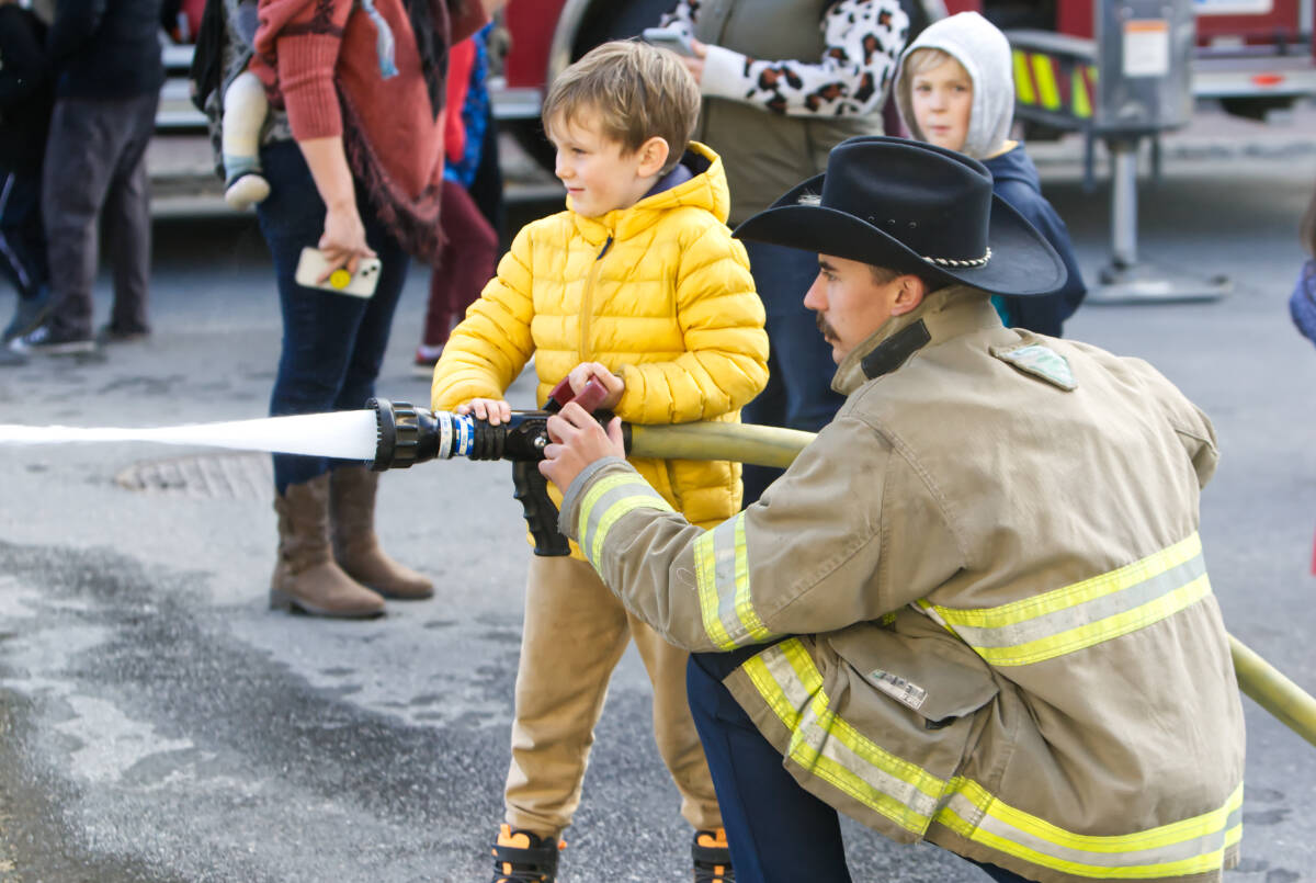 34059494_web1_231003-KDB-VintageFireTruck-Firetrucks_4