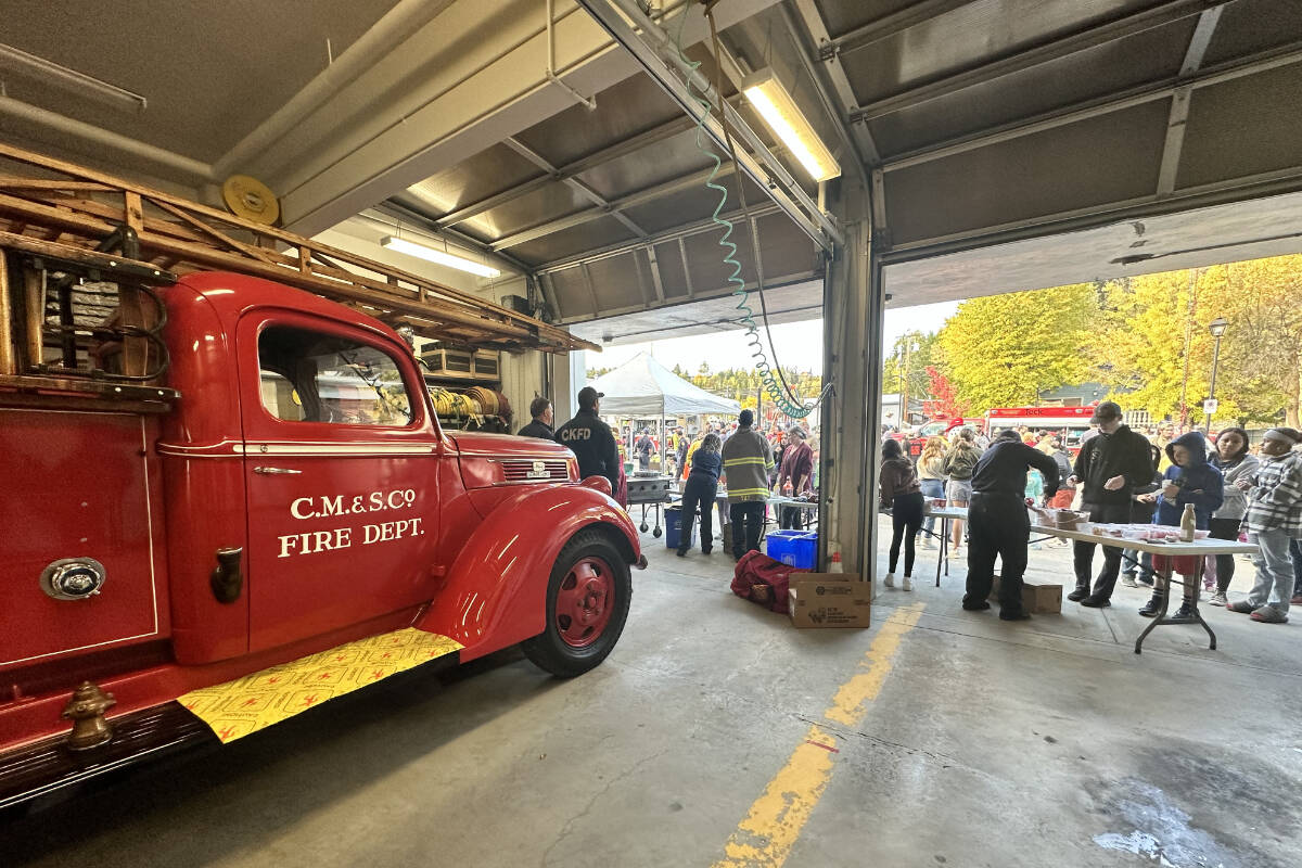 34059494_web1_231003-KDB-VintageFireTruck-Firetrucks_8