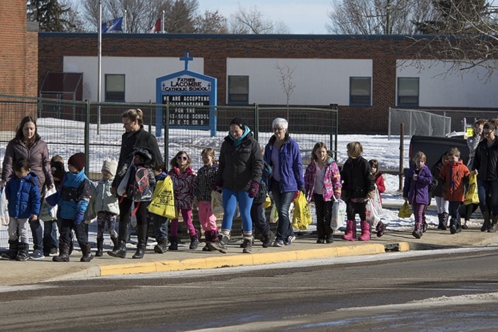 27184lacombeexpress170309-LAC-MacsKinders2