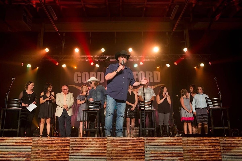 9696762_web1_171206-EXP-M-Gord-Bamford-Charitable-Event-2017---Photo-Credit-Twitchy-Finger-Photography