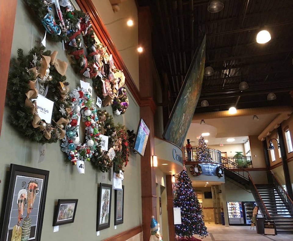 9711898_web1_171211-EXP-M-Wreaths2