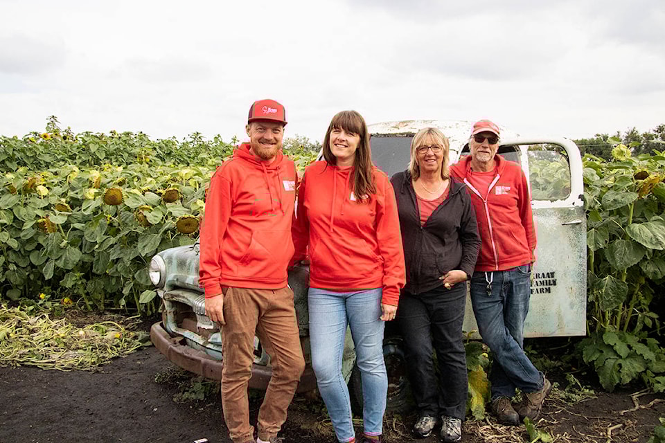 18684170_web1_farmfamily