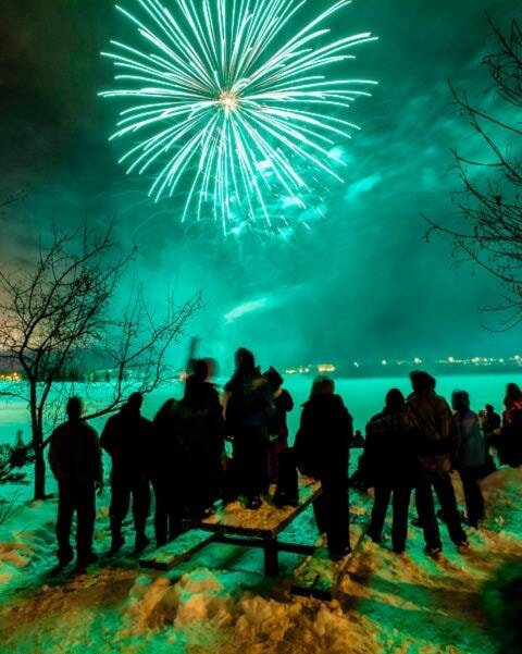 27584689_web1_171212-RDA-Lacombe-Fireworks