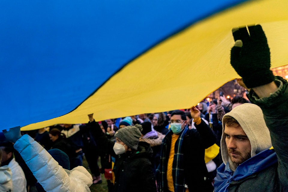 28276143_web1_220224-CPW-Russia-Ukraine-war-flag_1