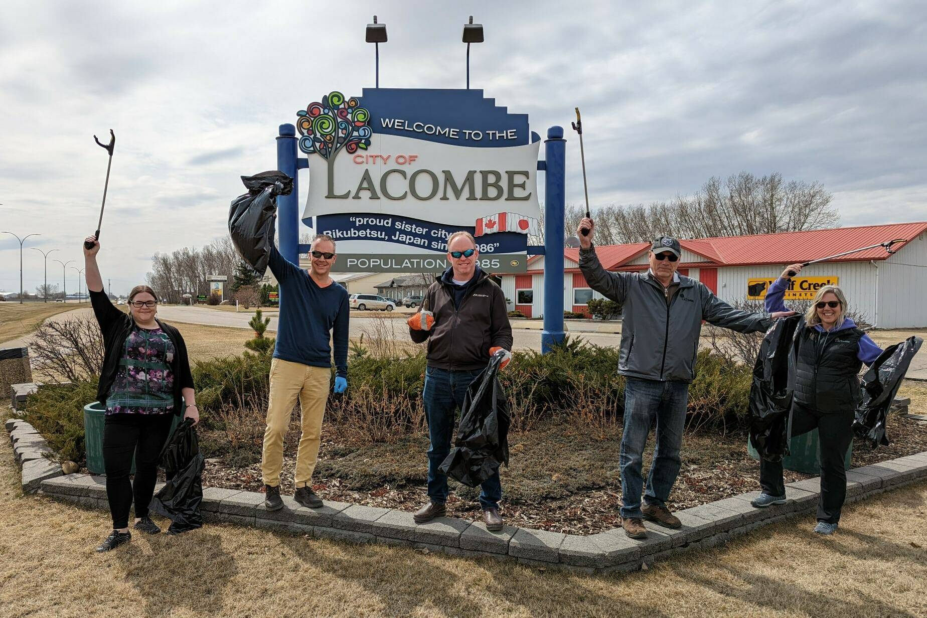 28934812_web1_220428-LAC-pitch-in-photos-pitchinlacombe_3