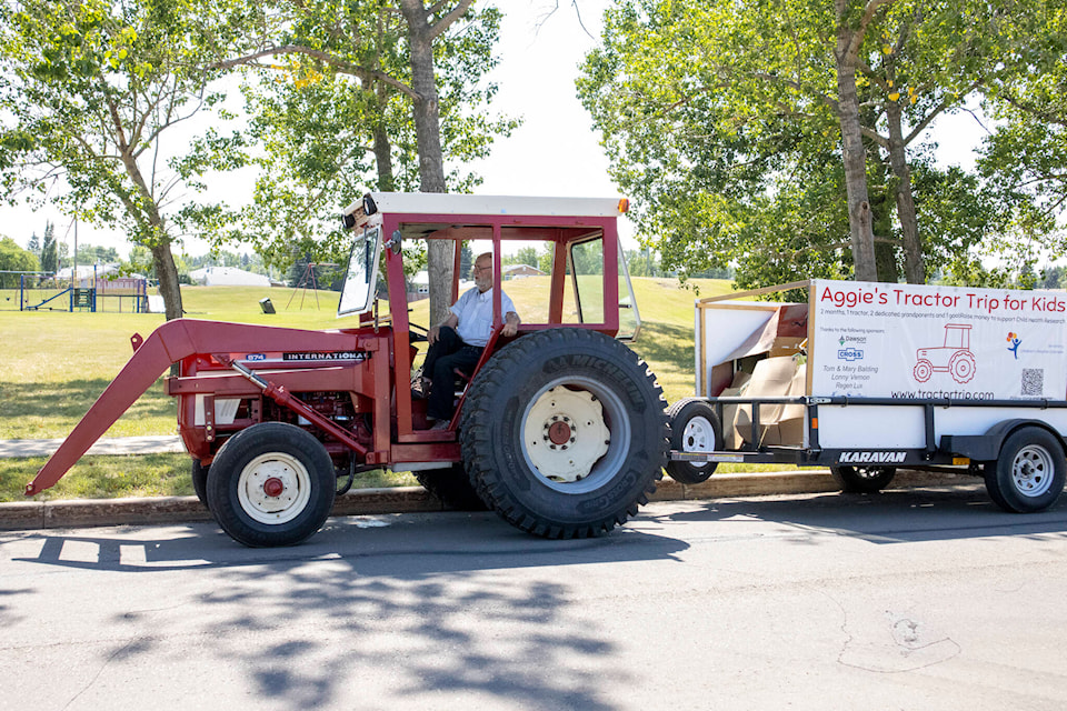 30090695_web1_220825-STI-Tractor-tour_2