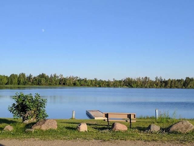 33588686_web1_210713-RDA-algae-advisory-lake_1