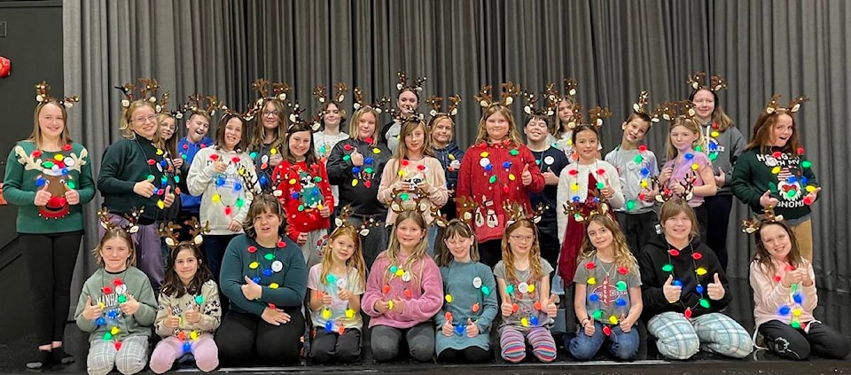 34448736_web1_ForbeezChristmasCheer_1