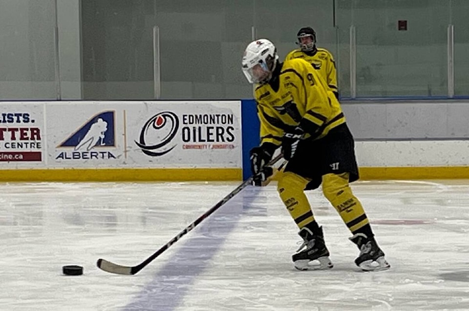 34261216_web1_BullseyeBlindHockey_2