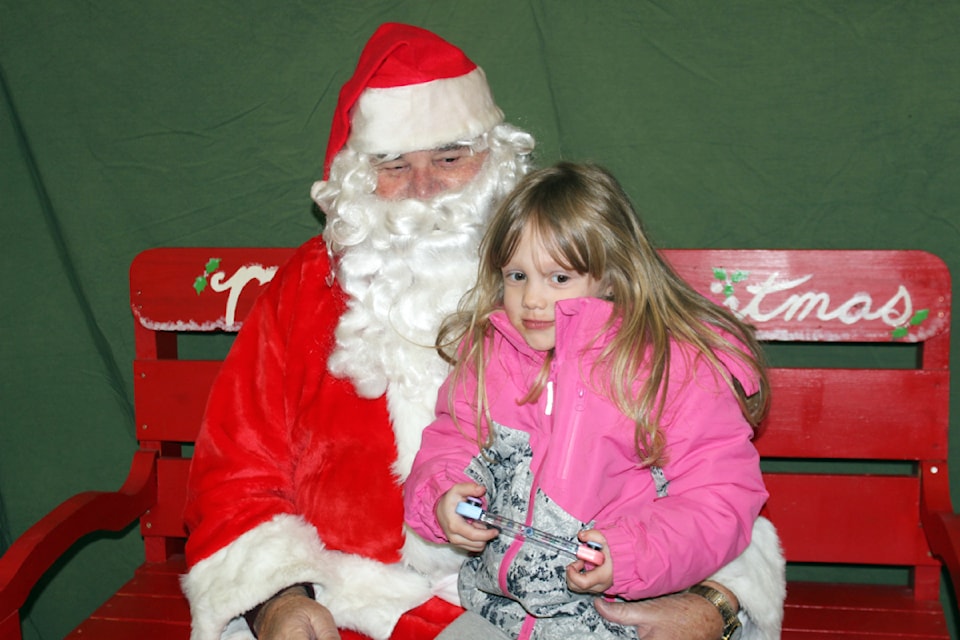 231207-chc-little-town-christmas-action_10