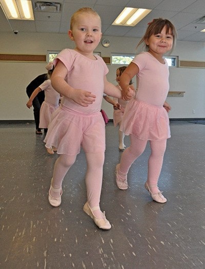 23258ladysmithBallerinas