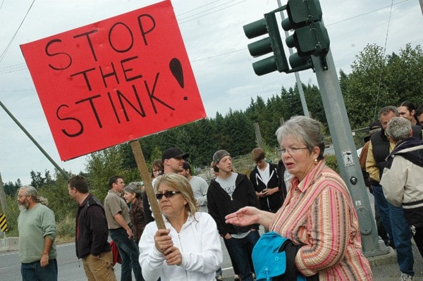 29587cowichanMay2512Stinkprotest