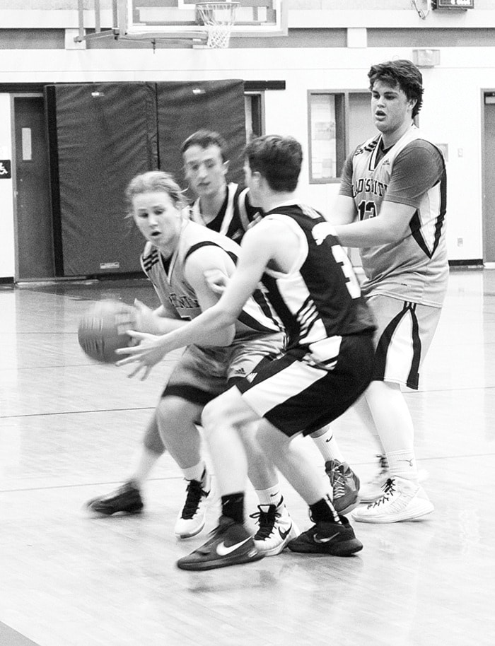 8715ladysmith11-basketball