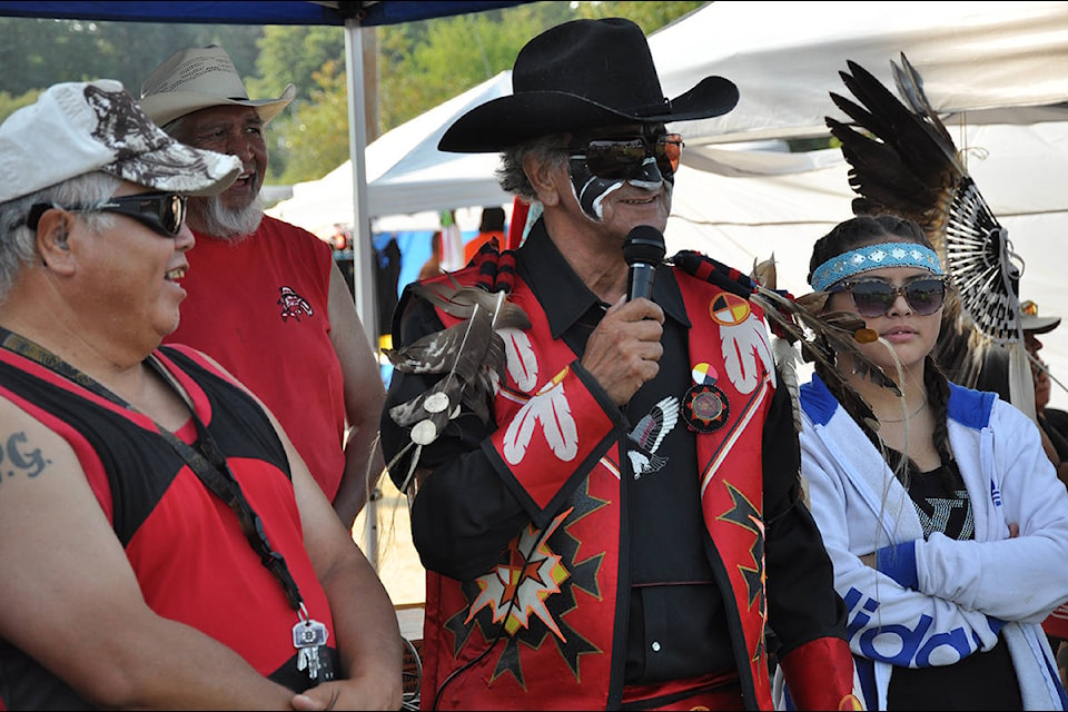 Pow wow chairman Joe Thorne speaks to the big crowd. For more photos and video from the event go to www.cowichanvalleycitizen.com (Warren Goulding/Citizen)