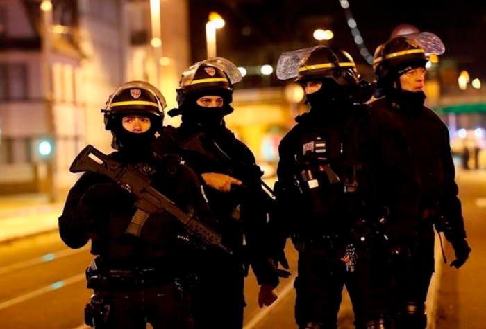 14794987_web1_CP_FrenchPolice_1
