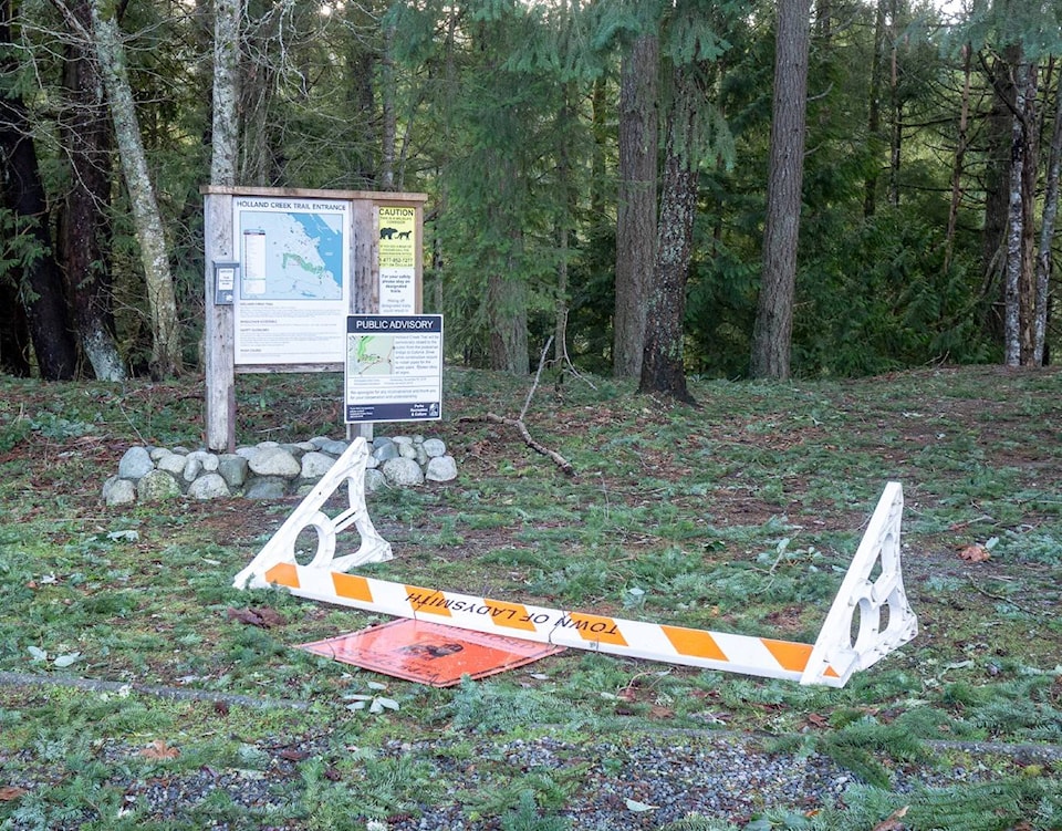 15084998_web1_Holland-creek-trail-sign-down--Large-