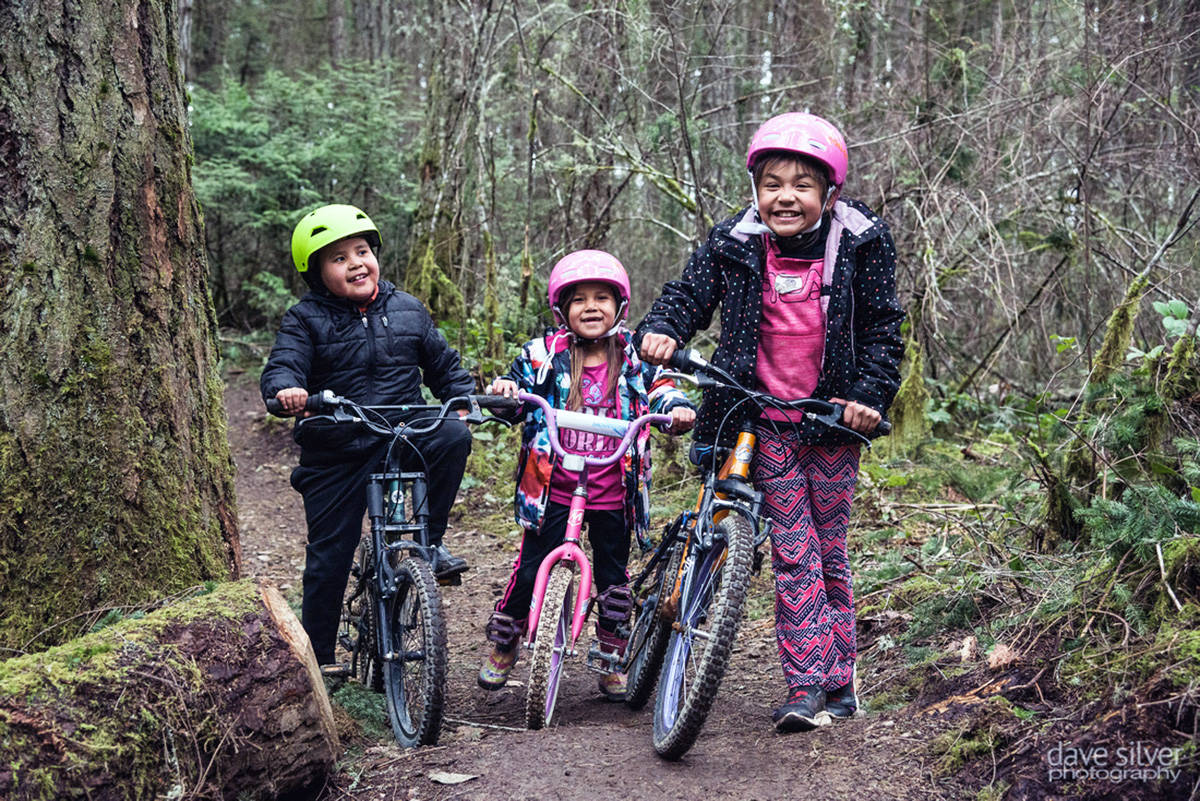 Penelakut Island students connect to construct wilderness trail