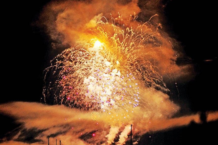 17855139_web1_190730-LCH-Fireworks