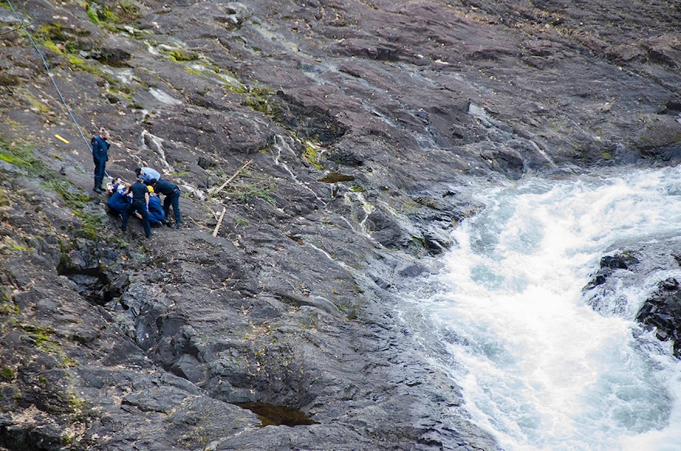 24759241_web1_210406-CRM-Elk-Falls-Injury-rescue_1