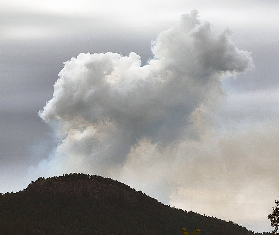 26093021_web1_210812-CHC-Copper-Canyon-fire-Monday-holding_2