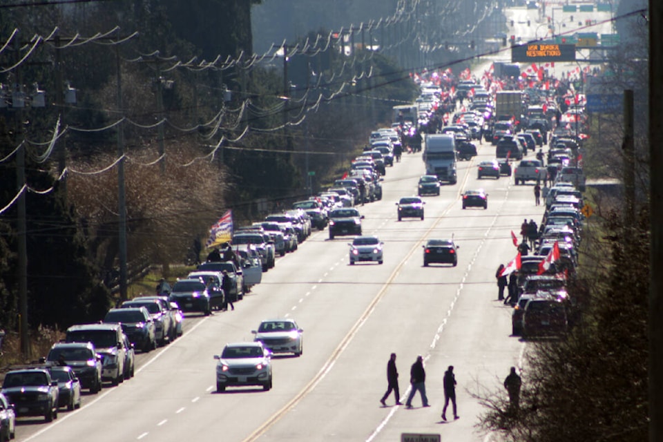 28144502_web1_220217-SUL-Convoy-Pacific-Highway-border-crossing_3