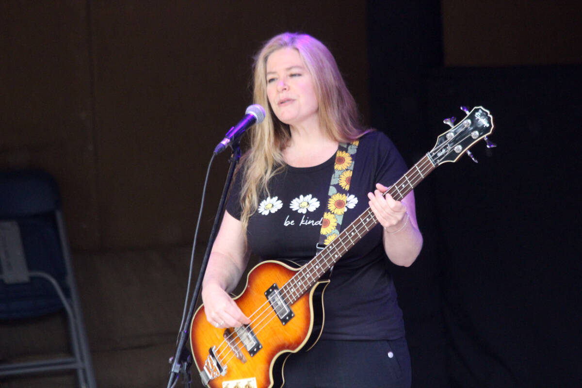 Jessica Blakney, part of the Hardware Girls duet. (Photo by Don Bodger)