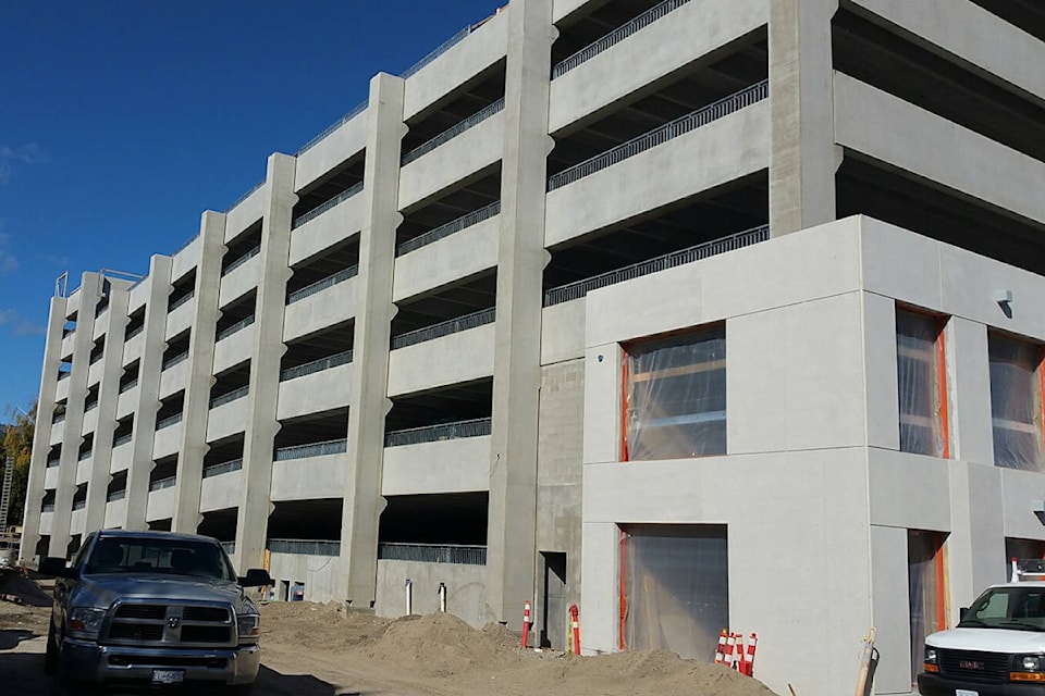 web1_170421-KCN-Memorial-Parkade-construction