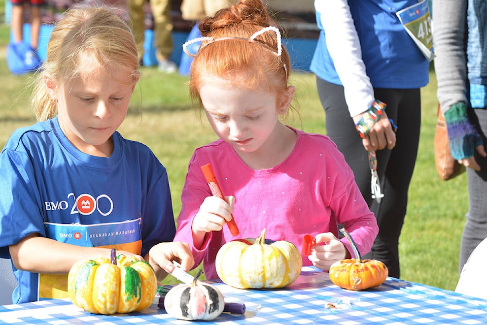 8843742_web1_171007-KCN-pumpkins