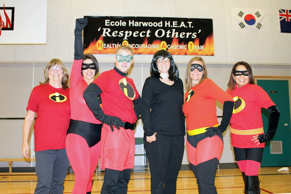 9182703_web1_171101-VMS-Harwood-Halloween