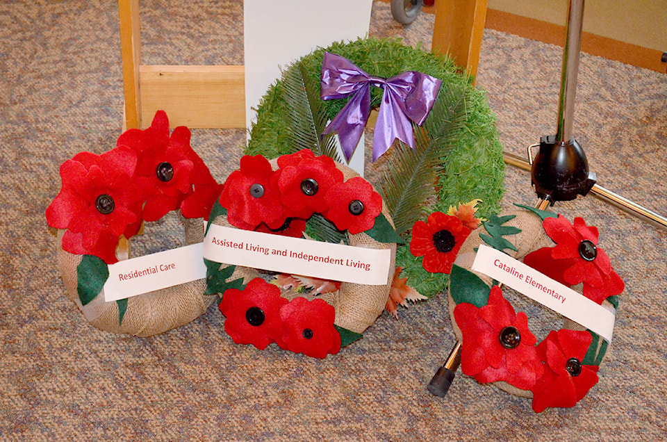 9305723_web1_171115-WLT-SeniorsVillageRemembrance_2