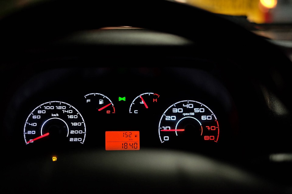 9525001_web1_171125-KCN-car-dashboard