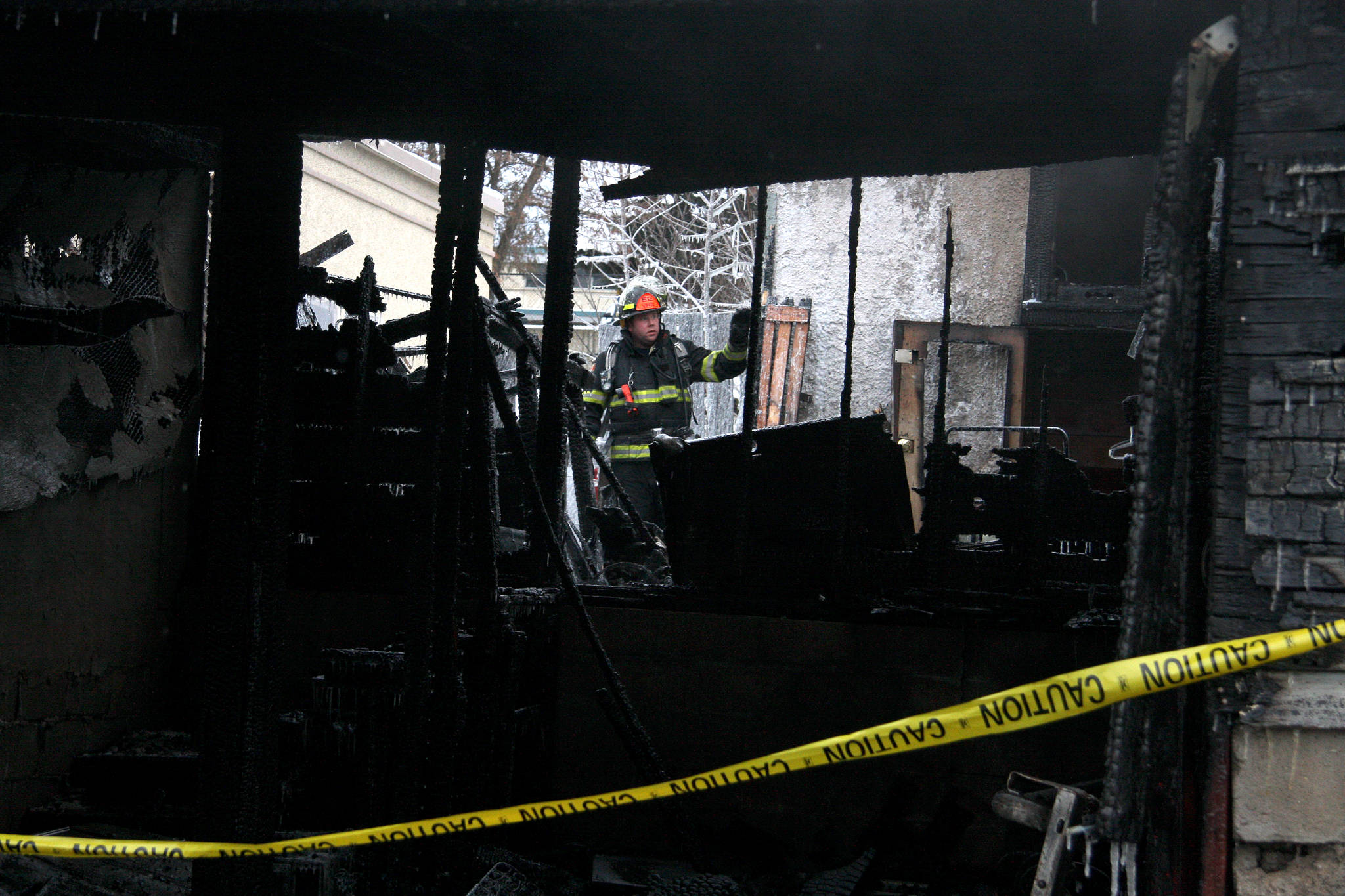 9967316_web1_171227-VMS-fire4