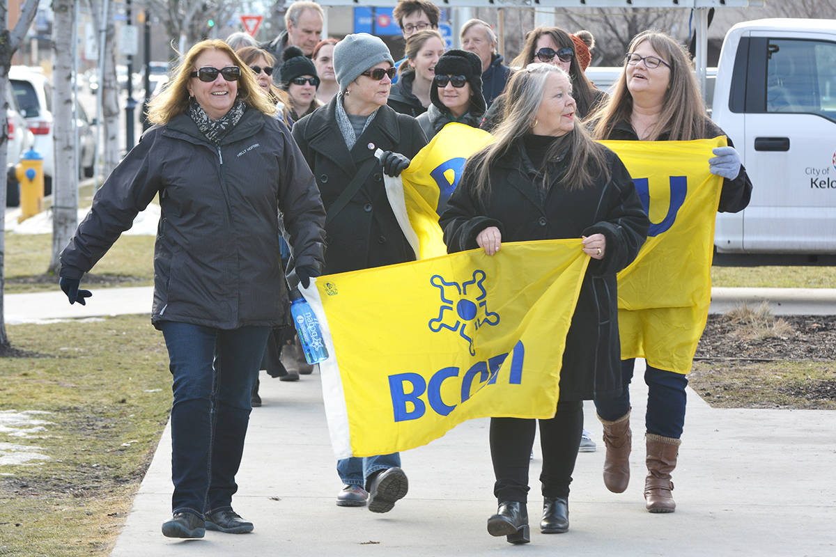 10270006_web1_180120-KCN-womens-march