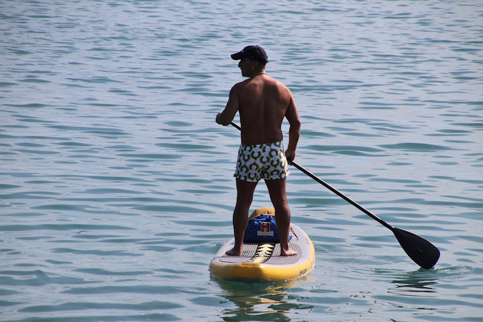 13016050_web1_180808-KCN-paddle-boarding