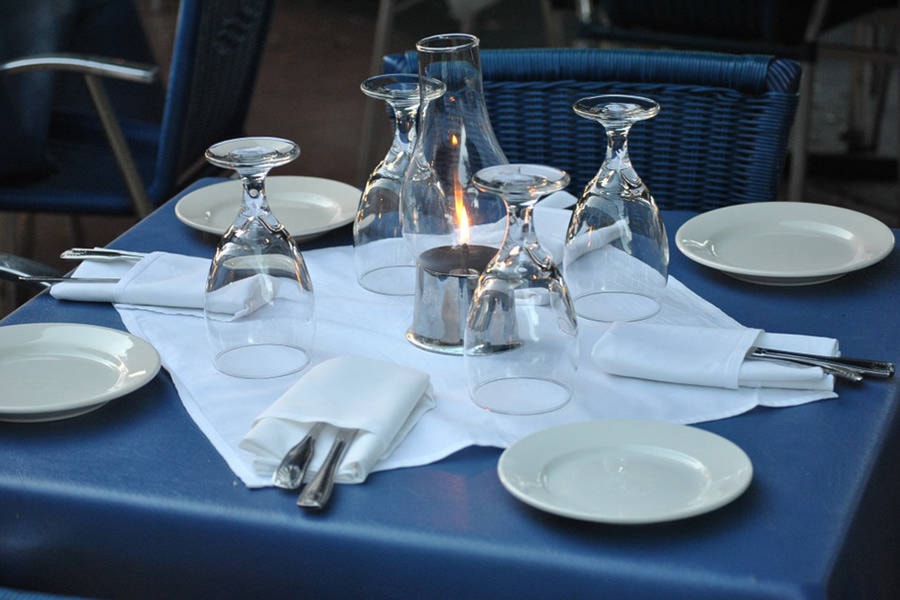 14196024_web1_181030_KCN_restaurant-table-setting