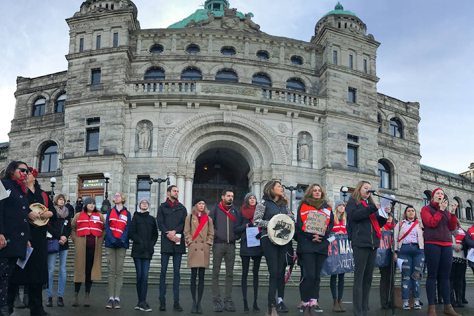 15871113_web1_190308-CPW-womenmarch