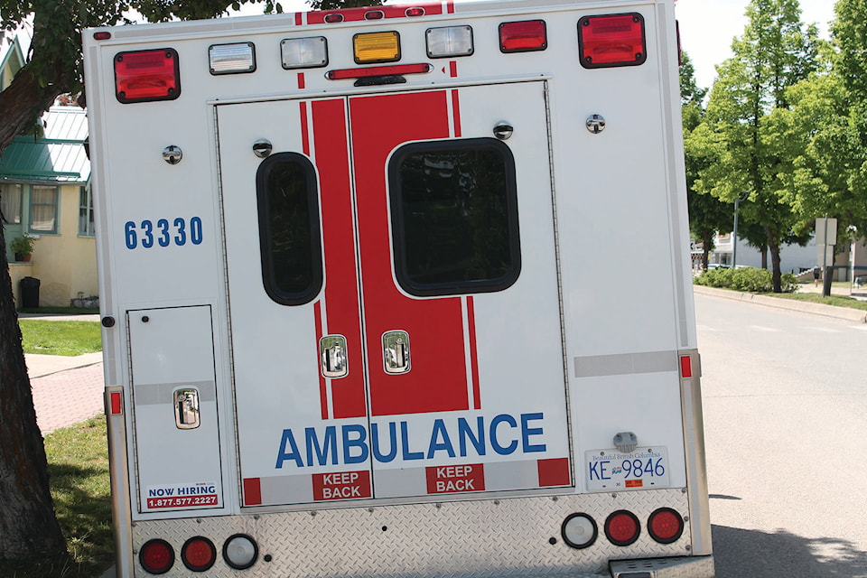 16739607_web1_ambulance