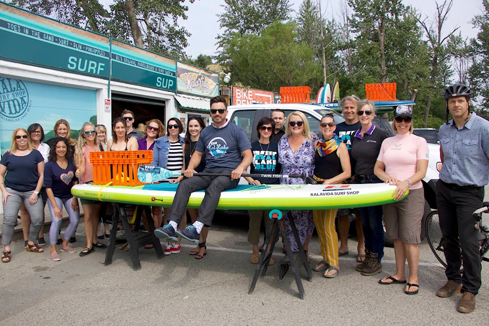 17077681_web1_190531-VMS-telus-gifts-paddleboard_2