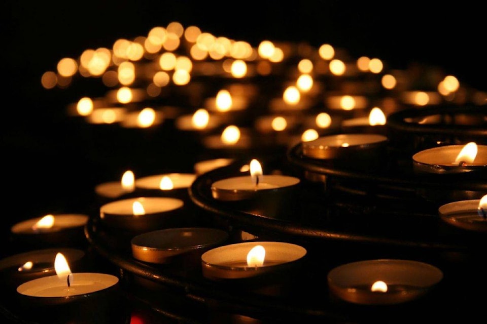 18832244_web1_mosque-candles-1200x800