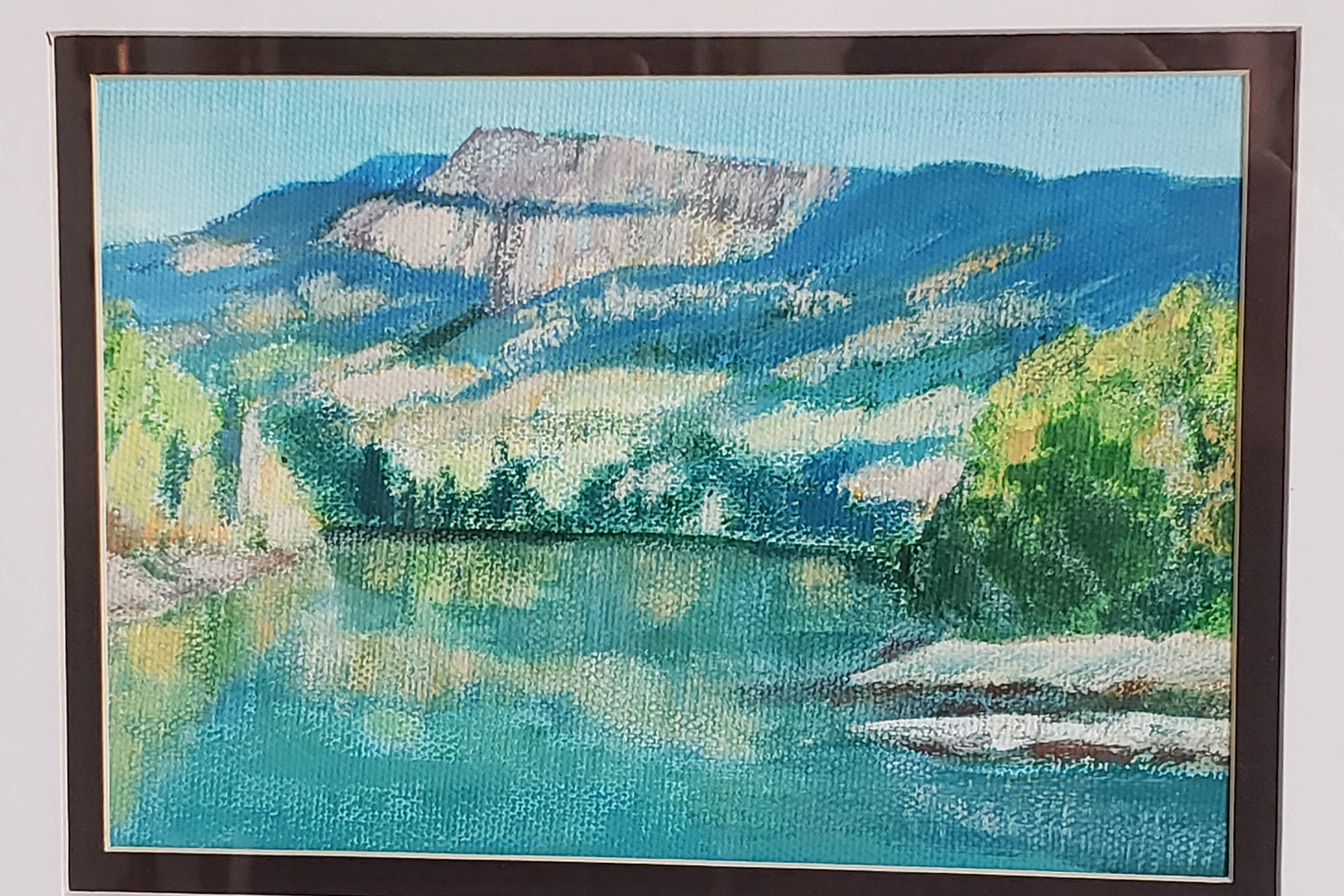 19279769_web1_hazelthompson-painting-enderby-cliffs-1