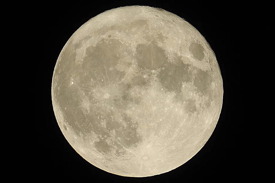 20870437_web1_200311-kcn-morning-start-full-moon-MOON_1