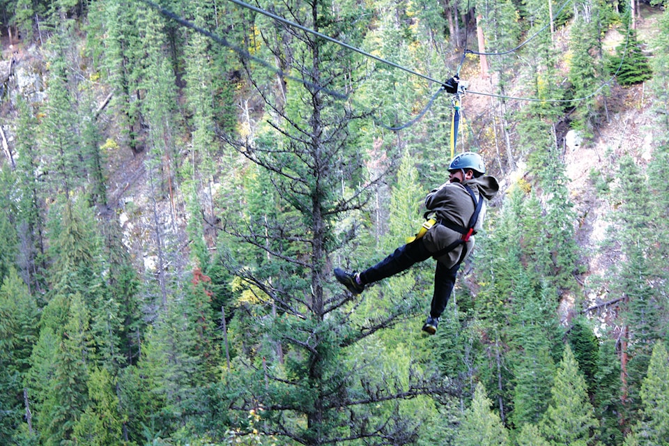 21513294_web1_zipline2